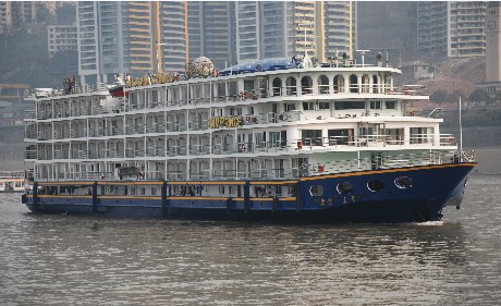 私人包船游船，小型游艇，可容纳10人左右，私密性强，服务个性化